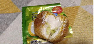 「オランジェ ひかえめに言ってクリーム多めのシュークリーム シャインマスカット 袋1個」のクチコミ画像 by やっぺさん