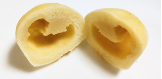 「ローソン 3種チーズとメープルのもちっとパン」のクチコミ画像 by はるなつひさん