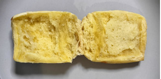 「セブン＆アイ セブンプレミアム プリンみたいな クリームパン 3個」のクチコミ画像 by ゆるりむさん