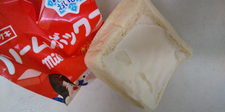 「ヤマザキ クリームボックス 不二家ミルキーの練乳入りミルククリーム 袋1個」のクチコミ画像 by レビュアーさん