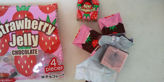 「チロル チロルチョコ いちごゼリー 袋4個」のクチコミ画像 by レビュアーさん