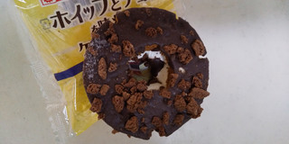 「ヤマザキ ホイップとチョコを味わうケーキドーナツ 袋1個」のクチコミ画像 by レビュアーさん