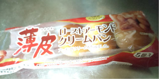「ヤマザキ 薄皮 ローストアーモンドクリームパン 袋5個」のクチコミ画像 by taaさん