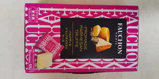 「FAUCHON パルメザン＆トリュフオイル入りチーズ 箱9個」のクチコミ画像 by レビュアーさん