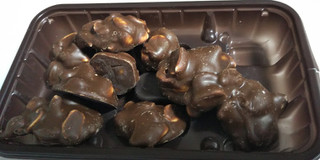 「イオン トップバリュ（TOPVALU） ピーナッツブロックチョコレート 袋72g」のクチコミ画像 by みひこさん