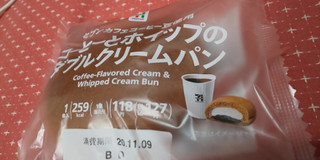 「セブンプレミアム コーヒーとホイップのダブルクリームパン 袋1個」のクチコミ画像 by デイジさん