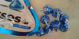 「HERSHEY’S キスチョコレート クッキー＆ミルク 袋36g」のクチコミ画像 by レビュアーさん
