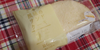 「ヤマザキ ミルク風味のサンドケーキ 袋1個」のクチコミ画像 by デイジさん