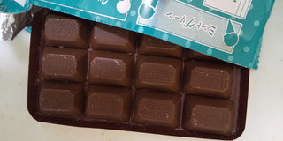 「不二家 ルック 2つのチョコミントアイス 箱12粒」のクチコミ画像 by レビュアーさん