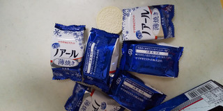 「YBC 白いノアール薄焼き 北海道ミルククリーム 箱3枚×6」のクチコミ画像 by レビュアーさん