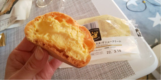 「ローソン Uchi Café 生カスタードシュークリーム 袋1個」のクチコミ画像 by taaさん