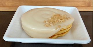 「ファミリーマート マカダミアナッツソースのパンケーキ」のクチコミ画像 by パン太郎さん