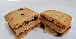 「カルディ チョコレートサンドクッキー ホリデースパイス 袋1個」のクチコミ画像 by はるなつひさん