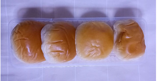 「ヤマザキ 薄皮 白桃クリームパン 袋4個」のクチコミ画像 by ゆるりむさん