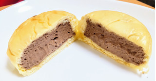「八天堂 冷やして食べるとろけるくりーむパン チョコレート」のクチコミ画像 by はるなつひさん