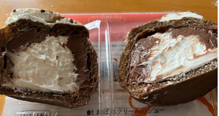 「ローソン Uchi Cafe’ おぼれクリームのシュー ホイップ＆チョコ」のクチコミ画像 by わやさかさん