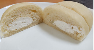 「神戸屋 ホワイトミルクパン ジャージー牛乳 1個」のクチコミ画像 by はるなつひさん