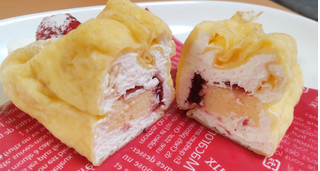 「ローソン Uchi Cafe’ いちごとベイクドチーズのクレープ」のクチコミ画像 by はるなつひさん
