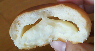 「ヤマザキ 薄皮 レアチーズクリームパン 袋5個」のクチコミ画像 by にゃあこさん