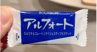 「ブルボン アルフォート ファミリーサイズ ミルクチョコ＆リッチミルクチョコ 袋199g」のクチコミ画像 by ももたろこさん