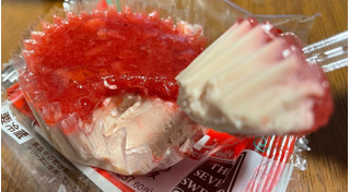 「セブン-イレブン 甘酸っぱい苺とルビーチョコの濃厚テリーヌ」のクチコミ画像 by 甘党の桜木さん