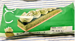 「ローソン Uchi Cafe’ ご褒美スティックケーキ お抹茶」のクチコミ画像 by glaceさん