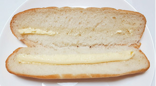 「ヤマザキ 塩バニラクリームサンドパン 袋1個」のクチコミ画像 by つなさん