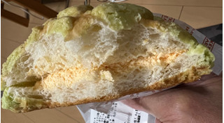 「セブン-イレブン 富良野メロンのホイップメロンパン」のクチコミ画像 by otokustarさん