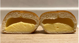 「ヤマザキ 薄皮 チーズカスタード クリームパン 袋4個」のクチコミ画像 by パン太郎さん