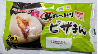 「ヤマザキ 具たっぷりピザまん 袋2個」のクチコミ画像 by もぐちゃかさん