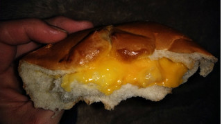 「リョーユーパン とろ～りコロコロチーズのパン 袋1個」のクチコミ画像 by ひろりんりんさん