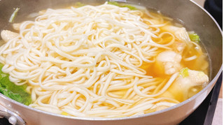 「加藤産業 麺有楽 讃岐うどん つるっと、つよゴシ。 袋270g」のクチコミ画像 by ぺりちゃんさん