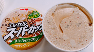 「明治 エッセル スーパーカップ カフェオレ＆チョコチップ カップ200ml」のクチコミ画像 by ぺりちゃんさん