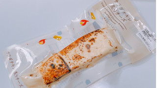 「ローソン セレクト サラダチキン 炙りチーズ」のクチコミ画像 by ぺりちゃんさん