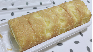 「ローソン Uchi Cafe’ ごろっとチーズのもち食感ロール」のクチコミ画像 by ぺりちゃんさん