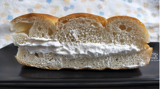 「Pasco ホイップたっぷり 牛乳パン 袋1個」のクチコミ画像 by ゆるりむさん