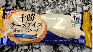 「明治 十勝チーズアイス 濃厚チーズケーキ 袋84ml」のクチコミ画像 by おうちーママさん