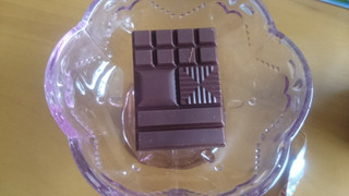 「明治 ザ・チョコレート 濃密な深みと旨味 ベルベットミルク 箱50g」のクチコミ画像 by banさん