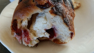 「ヤマザキ おいしい菓子パン フルーツとチーズクリームのフランスパン 袋1個」のクチコミ画像 by おくのママさん