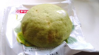 「ヤマザキ しっとりメロンパン メロン果肉入りクリーム 袋1個」のクチコミ画像 by るーしーさん