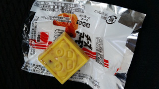 「チロル チロルチョコ チーズアーモンド 1個」のクチコミ画像 by レビュアーさん