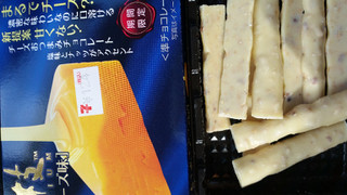 「森永製菓 小枝PREMIUM 濃いチーズ味 箱35g」のクチコミ画像 by レビュアーさん