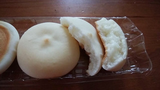 「ファミリーマート とろもっち 練乳ミルククリーム」のクチコミ画像 by ふじつぼだんきさん