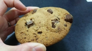 「ローソン ソフトクッキーチョコレートチャンク 袋1個」のクチコミ画像 by しろねこエリーさん