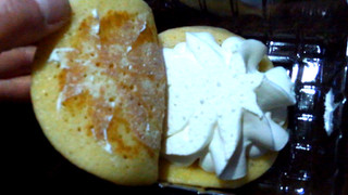 「ローソン レアチーズのもっちりとした生どら焼」のクチコミ画像 by レビュアーさん