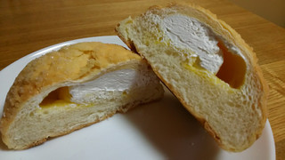 「ヤマザキ たっぷりホイップのバターメロンパン 袋1個」のクチコミ画像 by あんこたっぷりさん