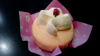 「ローソン 桜香るチーズスフレケーキ」のクチコミ画像 by るーしーさん