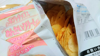 「カルビー ポテトチップス めんたいクリーム 袋70g」のクチコミ画像 by ゆぅかさん
