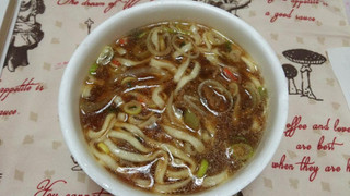 「日清のどん兵衛 すき焼き 肉汁の旨みたっぷりすき焼き風うどん カップ99g」のクチコミ画像 by 紫の上さん