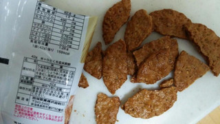 「岩塚製菓 米＋ひとくち玄米煎餅 割り口まで味わい深い醤油味 袋42g」のクチコミ画像 by レビュアーさん